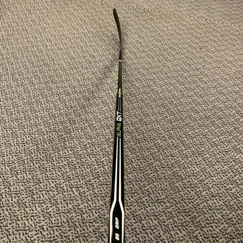 New Alpha QXT Hockey Stick Righty Mid Senior