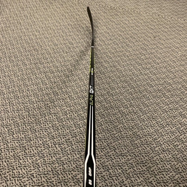 New Alpha QXT Hockey Stick Righty Mid Senior