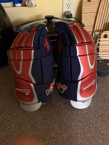 New  Gloves Senior