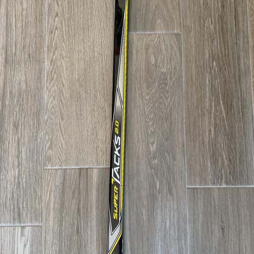 [PRO STOCK] CCM Super Tacks 2.0 Left Handed Toe Curve (P28) Stick