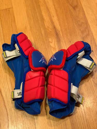 Boston Cannons Brine Clutch Elite Arm Pad Red/White/Blue L/XL