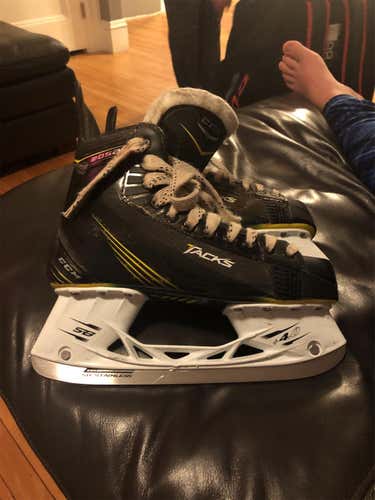 Tacks 3052 Hockey Skates Senior Size 7.5