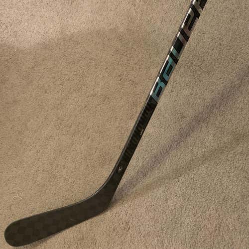 Pro Stock Bauer 2S Pro Right Handed Hockey Stick 87 Flex