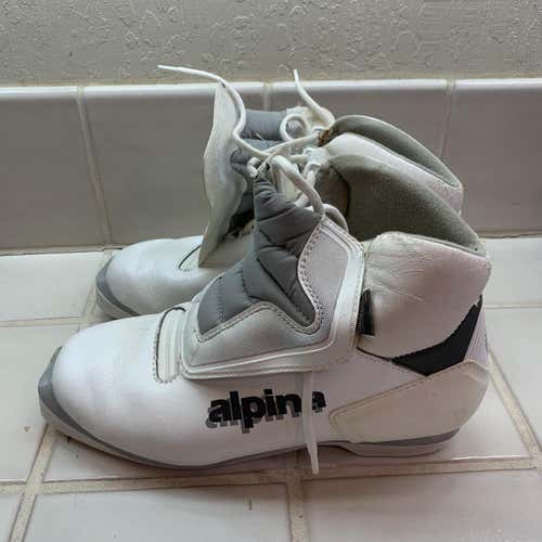 Women’s Classic  NNN Cross Country Ski Boots