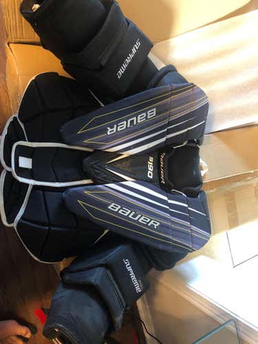 Medium Bauer Supreme S190  Chest and Arm Protector Goalie Chest Protector Senior