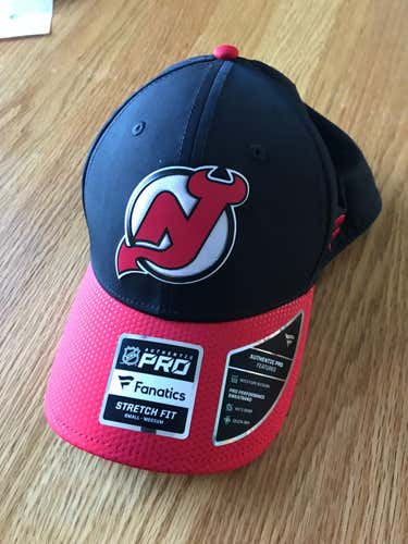 NEW FANATICS NEW JERSEY DEVILS PLAYER ISSUED SM -MED HAT