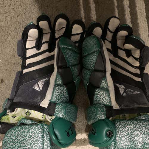 thriller Lacrosse Gloves