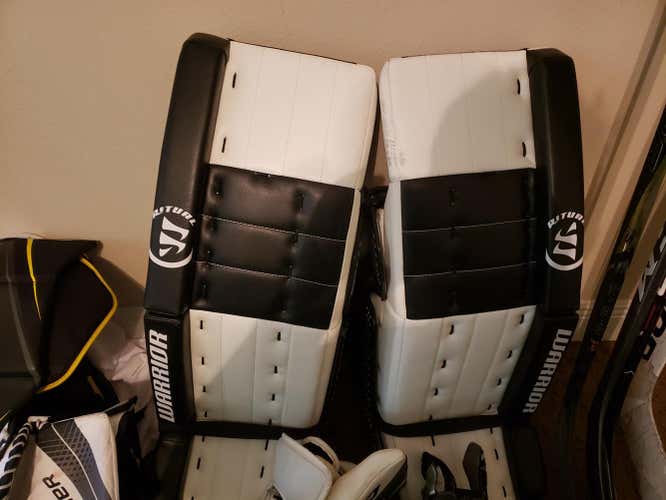 32" Warrior Ritual G3 Goalie Leg Pads Senior Pro Stock used for 2 weeks with rollerfly