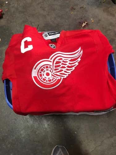 Nick Lidstrom Youth L/XL Reebok Jersey