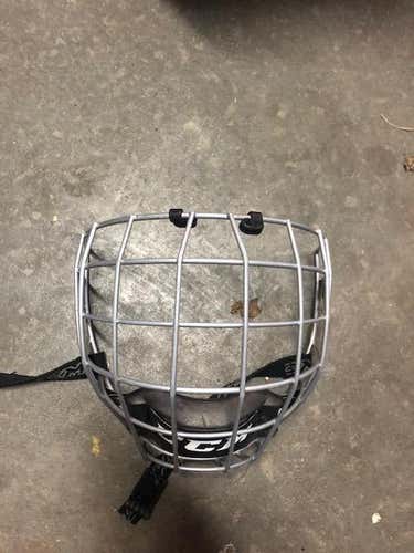CCM FM06 Cage Never been worn