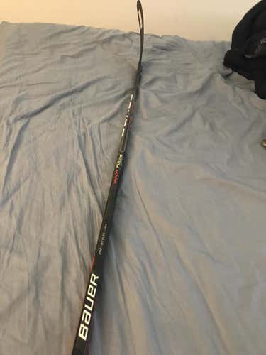 New Bauer Vapor FlyLite Hockey Stick Righty Mid Senior