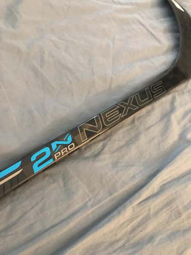 New Bauer Nexus 2N Pro Hockey Stick Righty Mid Senior