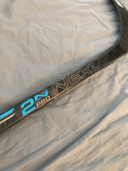 New Bauer Nexus 2N Pro Hockey Stick Righty Mid Senior