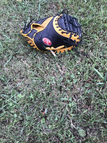 New Rawlings Heart of the Hide catchers mitt NWOT