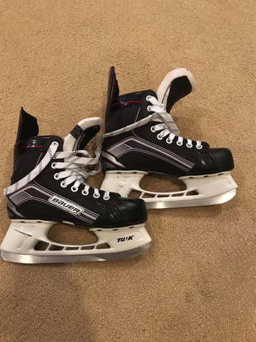 New Vapor X300 Hockey Skates Junior  Size 5