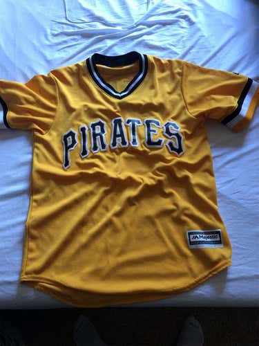 worn twice Pirates Kang Jersey - Size medium