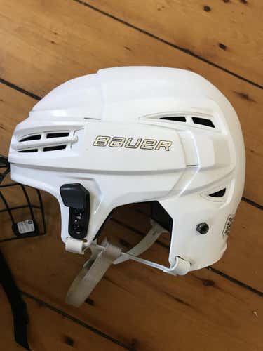 Medium Bauer Re-Akt 100 Helmet Pro Stock