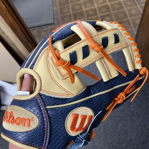 New A2000 Baseball Glove