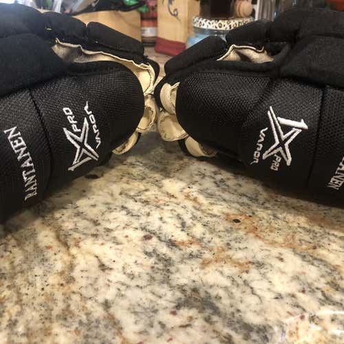 Barely Used mikko rantanen Avalanche Vapor 1X Pro Stock Gloves Senior Pro Stock Excellent Condition