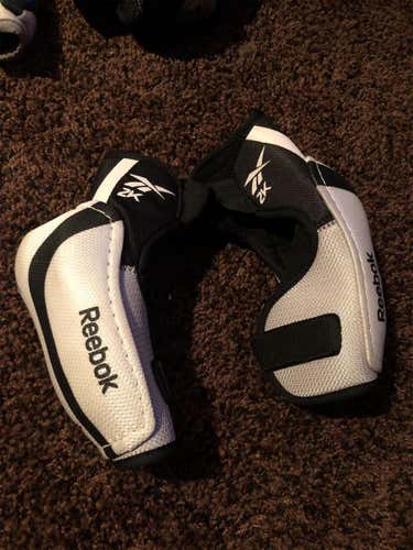 New Medium 2k Elbow Pads Senior
