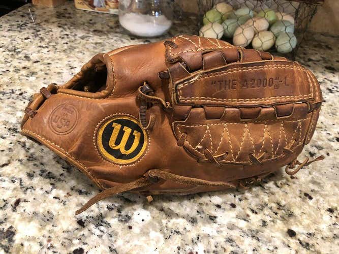 RARE WILSON THE A2000 MADE IN THE USA 12 RHT BASEBALL SOFTBALL GLOVE GREAT COND