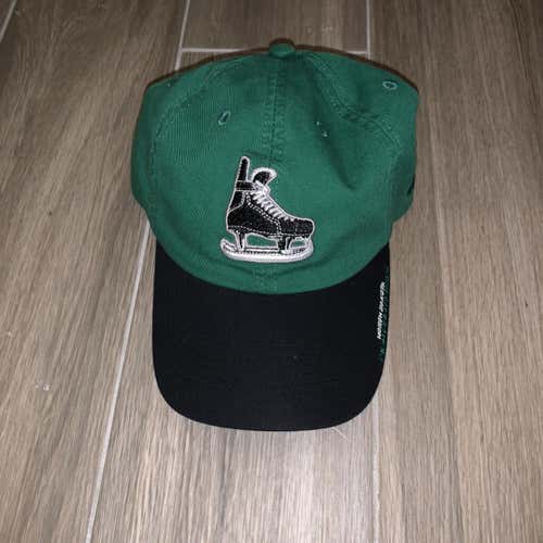*NEW* Adidas NCAA North Dakota Fighting Hawks Hat