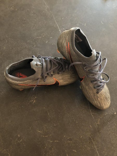 DISCOUNTED AND BARELY USED!!! Worn 5 times! Men's 10.5 (W 11.5) Nike Cleats Adult