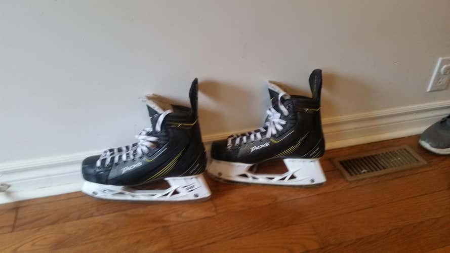 CCM Tacks Hockey Skates Senior Size 9.5