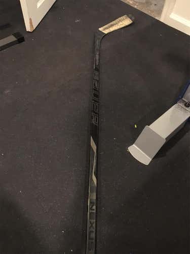 Nexus 1000 Hockey Stick Righty Mid Senior
