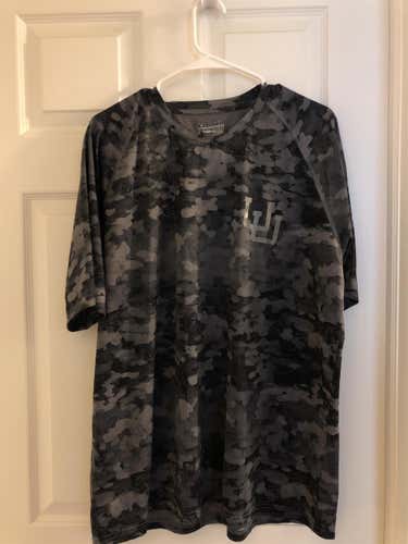 Men's Extra Large Under Armour Shirt Adult