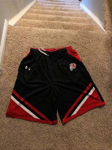 Men's Large Under Armour Shorts Adult