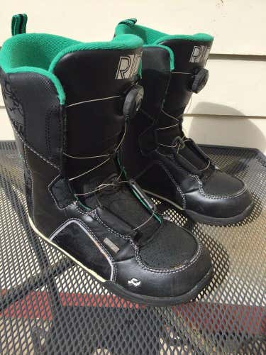 Boys Junior Size 5 Ride Snow Board Boots Witb BOA Lacing System