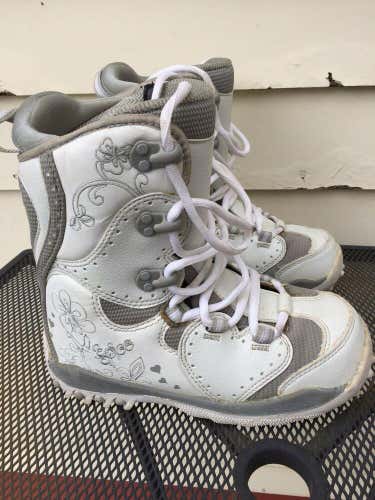 Women’s Size 7 Spice Snowboard Boots