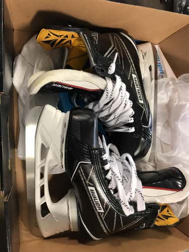 Used. 1S Hockey Skates  Pro Stock Size 5/6