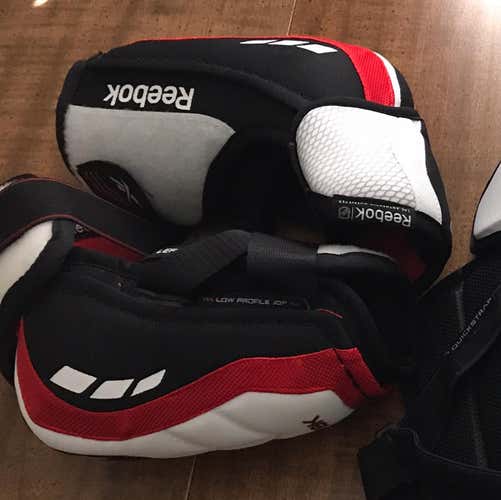 New Medium Reebok 16K Elbow Pads Senior Pro Stock