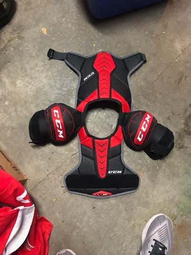 Small CCM QuickLite 230 LE Shoulder Pads Junior SM