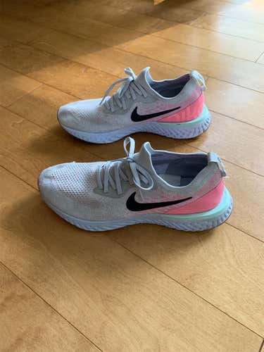 Nike Epic React Flyknit Platinum / Pink Size 11