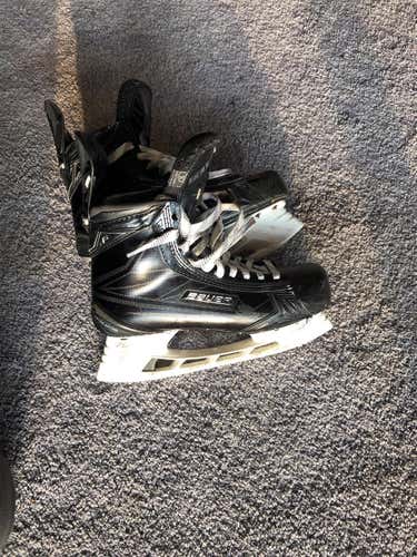 Supreme 1SLE Hockey Skates Senior Size 10