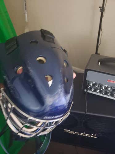 Vaughn VM7700 Goalie Mask Senior used for a month