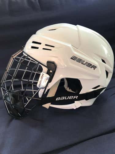 Medium Bauer Re-Akt 95 Helmet