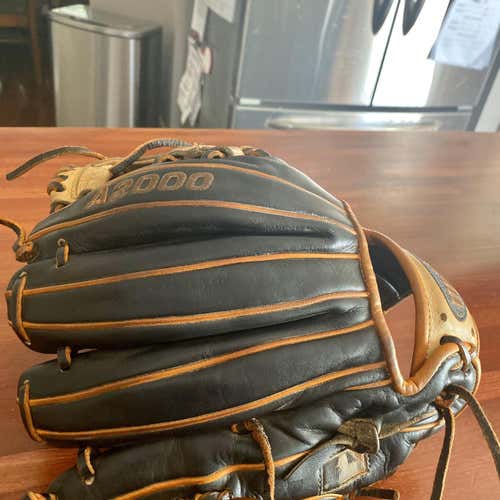 A2000 Baseball Glove