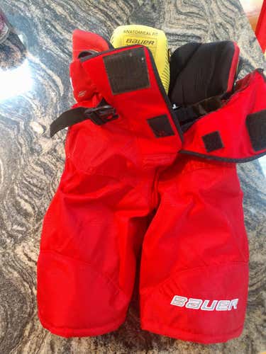 almost new Medium Bauer Supreme 1S Hockey Pants Junior