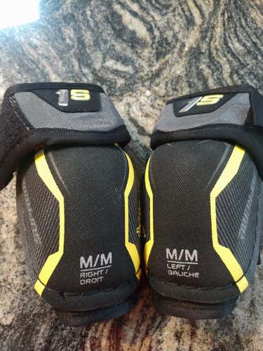Almost new Medium Bauer Supreme 1S Elbow Pads Junior