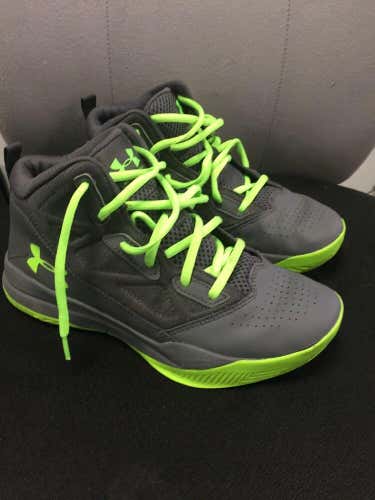 Junior Size 5.5 Under Armour Basketball Sneakers