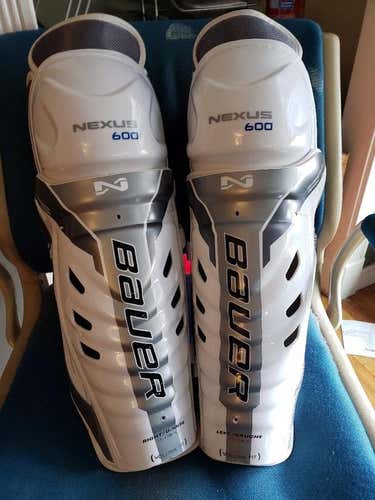 Bauer Nexus 600 Shin Pads Senior