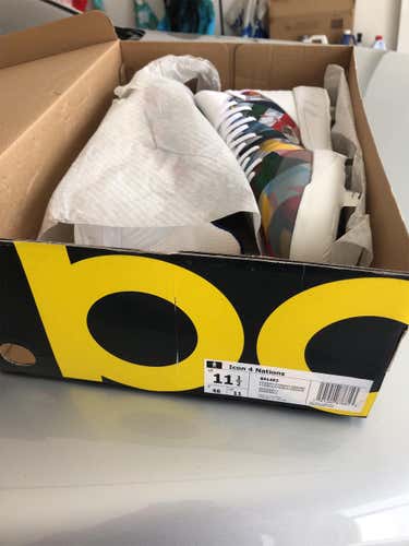 New Men's 11.5 (W 12.5) Adidas