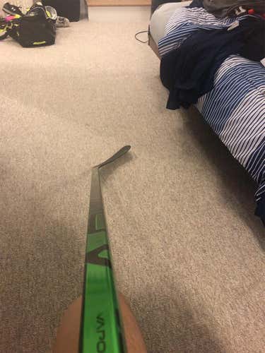 Vapor ADV Hockey Stick Righty Toe Senior