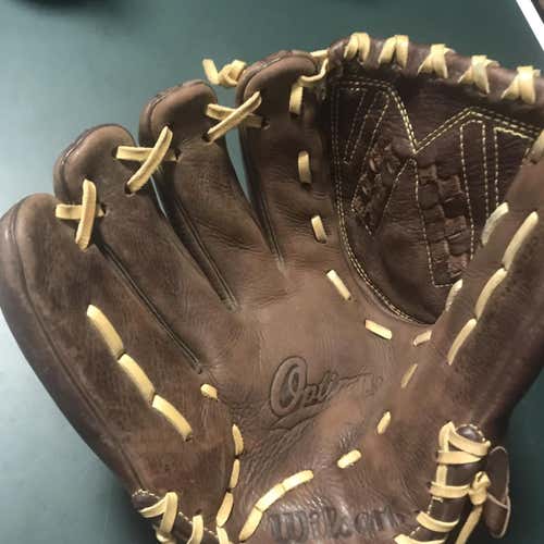 A800 Baseball Glove