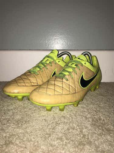 Nike tiempo legend 5 size 9 (women’s size 10)
