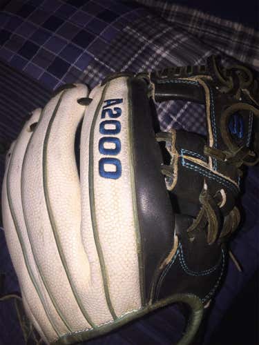 A2000 Baseball Glove HMU With Offers And Willing To Trade